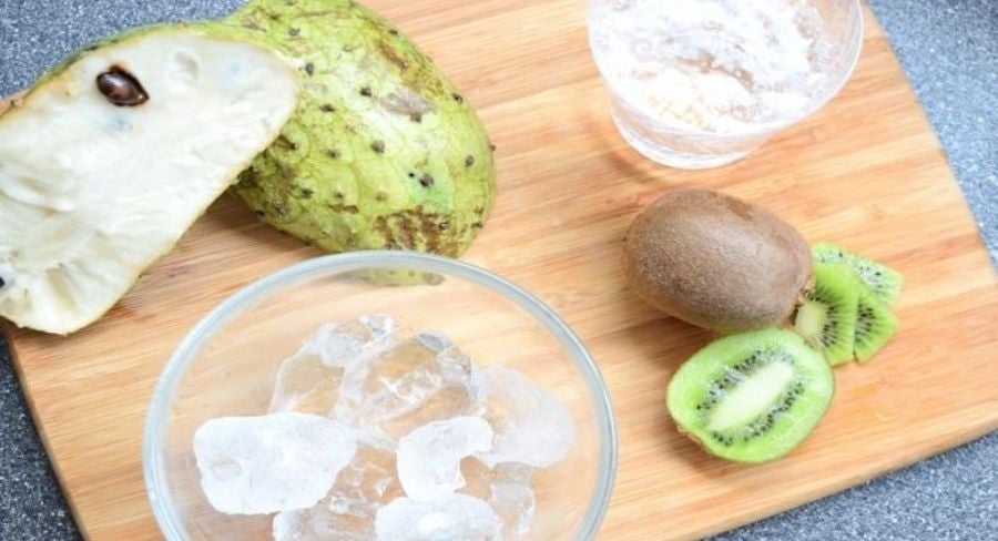 Bebidas refrescantes para el verano: guanabana y kiwi