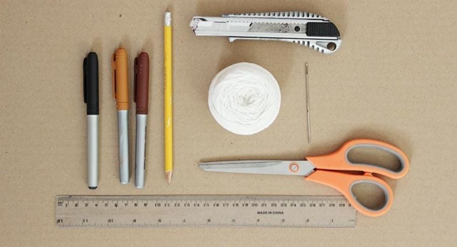 Materiales para hacer un portafolio de juguete para niños con cartón