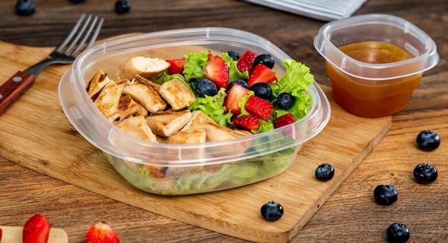 Proteína, frutas y verduras para llevar al trabajo