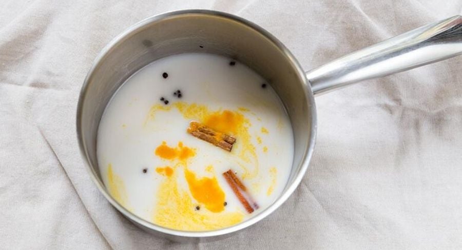 Procedimiento de la leche de cúrcuma