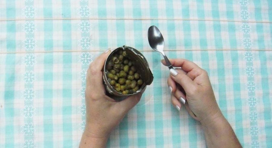 Cómo abrir una lata sin abrelatas