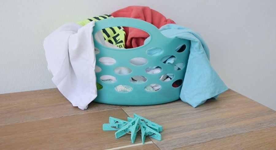 Cómo quitar manchas en la ropa con productos de uso cotidiano