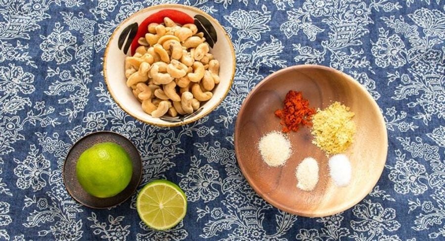 Ingredientes para preparar queso para nachos vegano