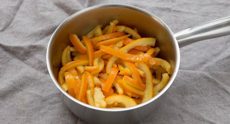 Deliciosos dulces con cáscara de naranjas