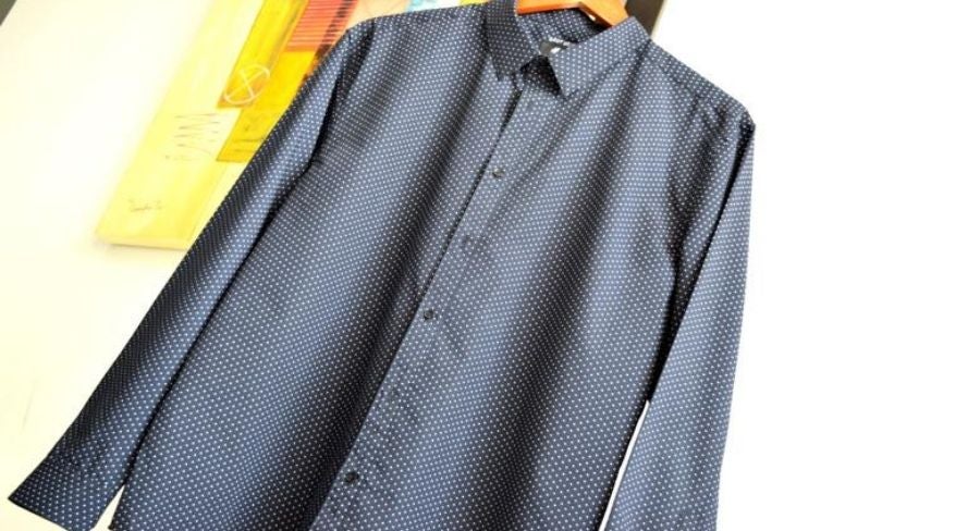 Camisa planchada al estilo de tintorería