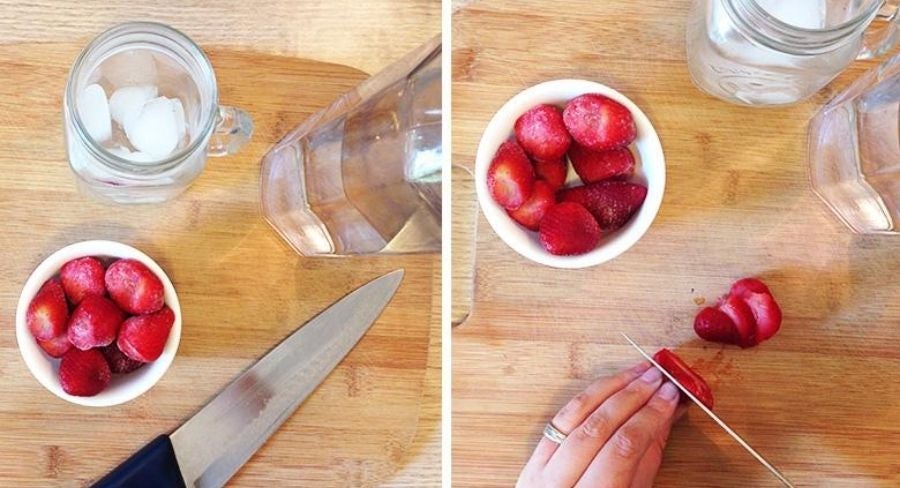 Infusiones de agua fresca con frutas: fresas y menta fresca